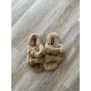 Women’s Fur Slides Size 9‎